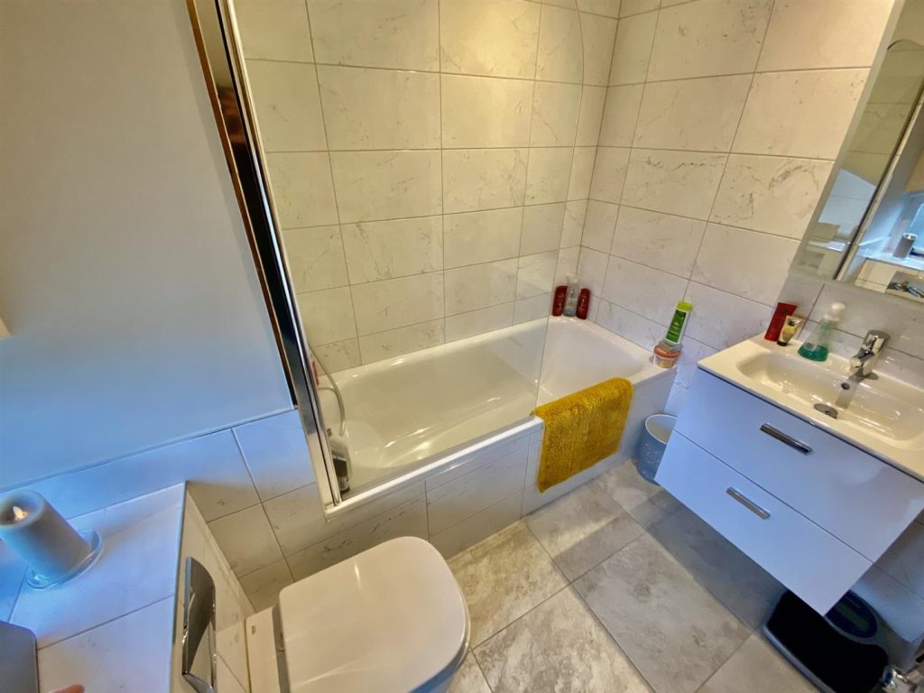 Cymau Lane, Cymau, Wrexham Town & Country