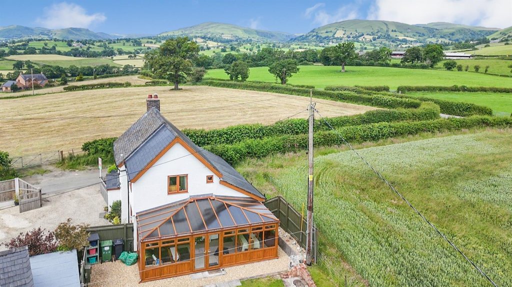Llanrhaeadr Ym Mochnant