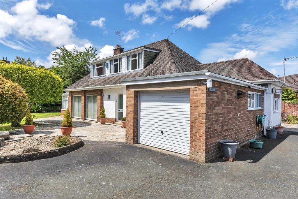 Off Weston Avenue, Oswestry