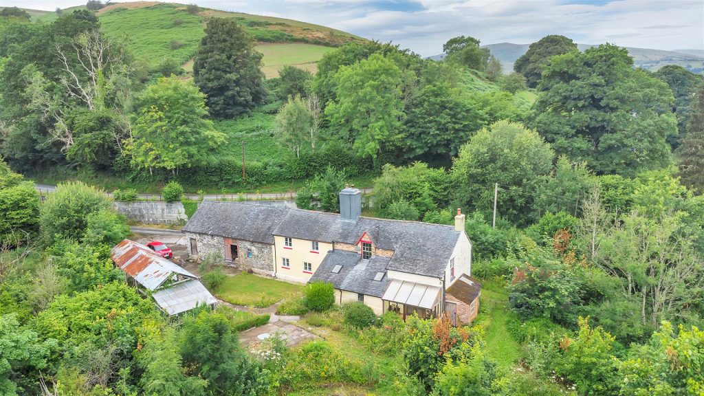 Pen-Y-Garnedd, Llanrhaeadr Ym Mochnant