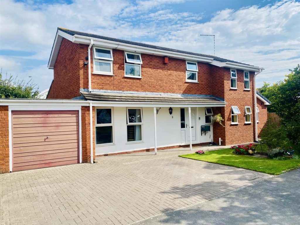 Eaton Close, Rossett, Wrexham