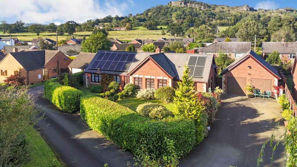 Gwelfryn, Carreghofa Lane, Llanymynech