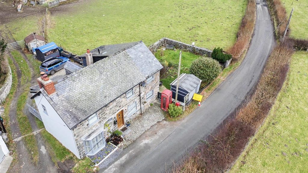 Hen Siop, Hirnant