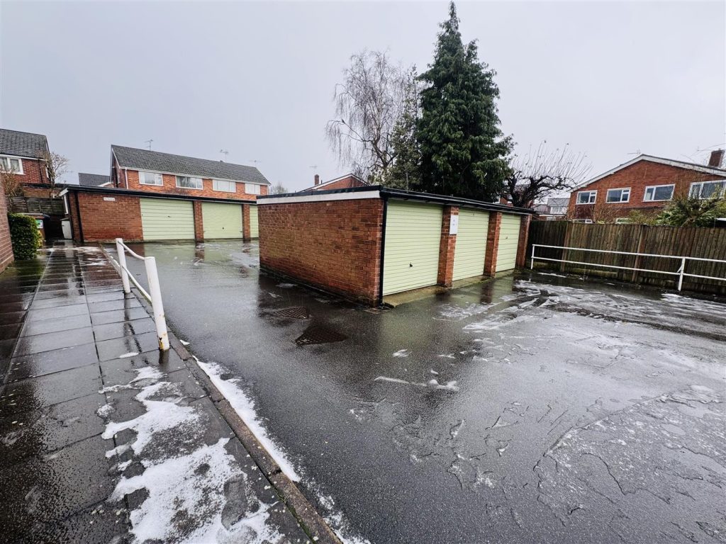 Plumley Close, Vicars Cross, Chester