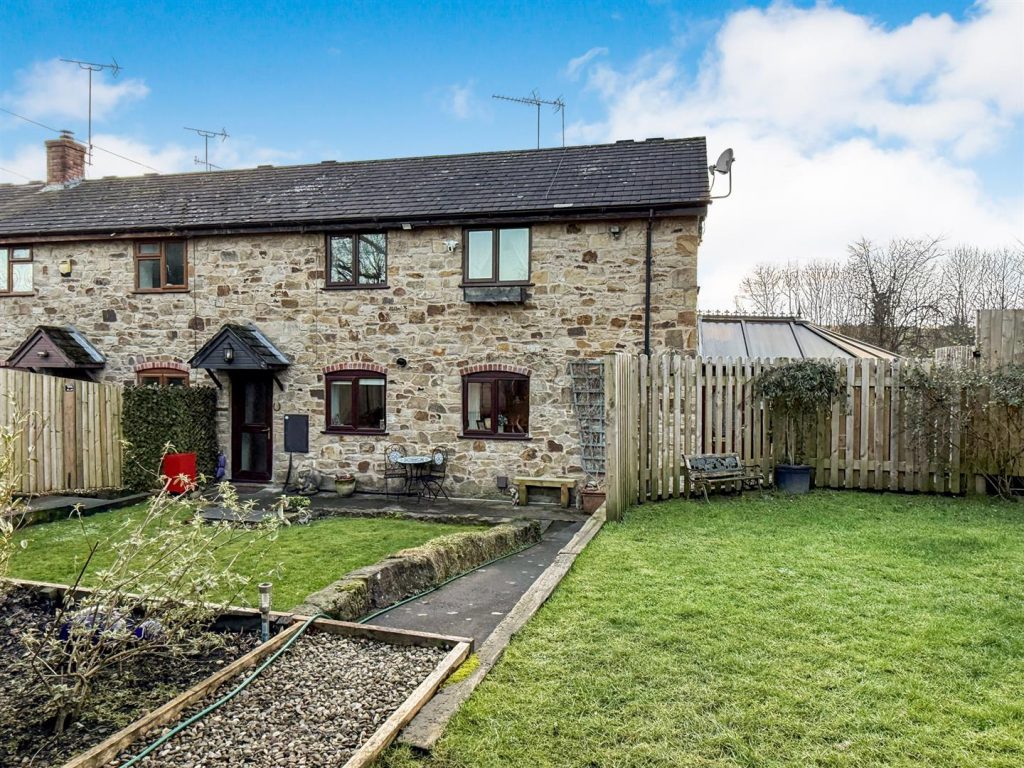 Forest Hills, Chirk