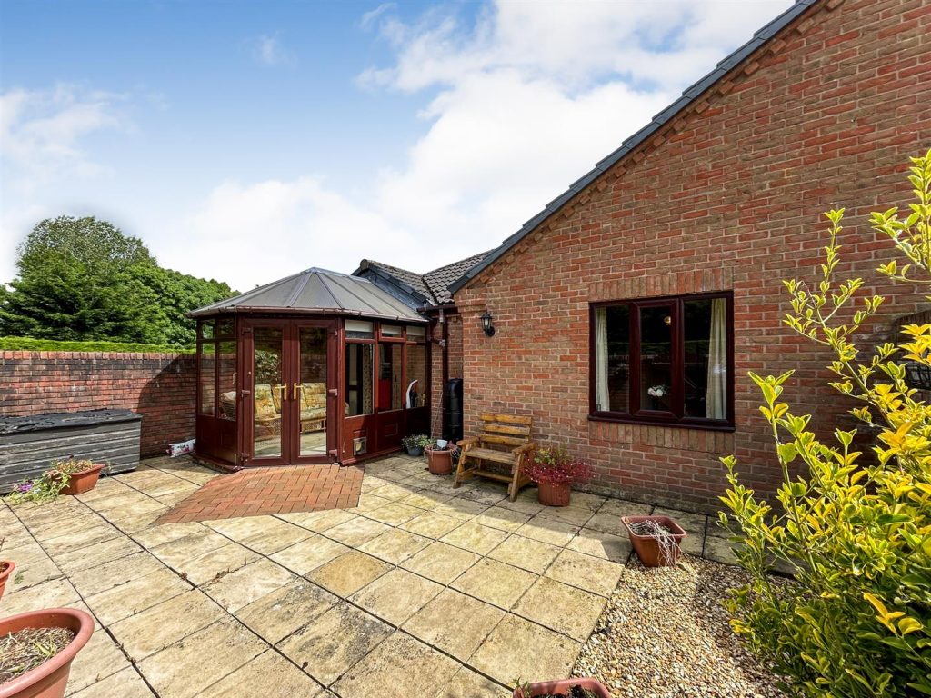 Meadowbrook Court, Gobowen