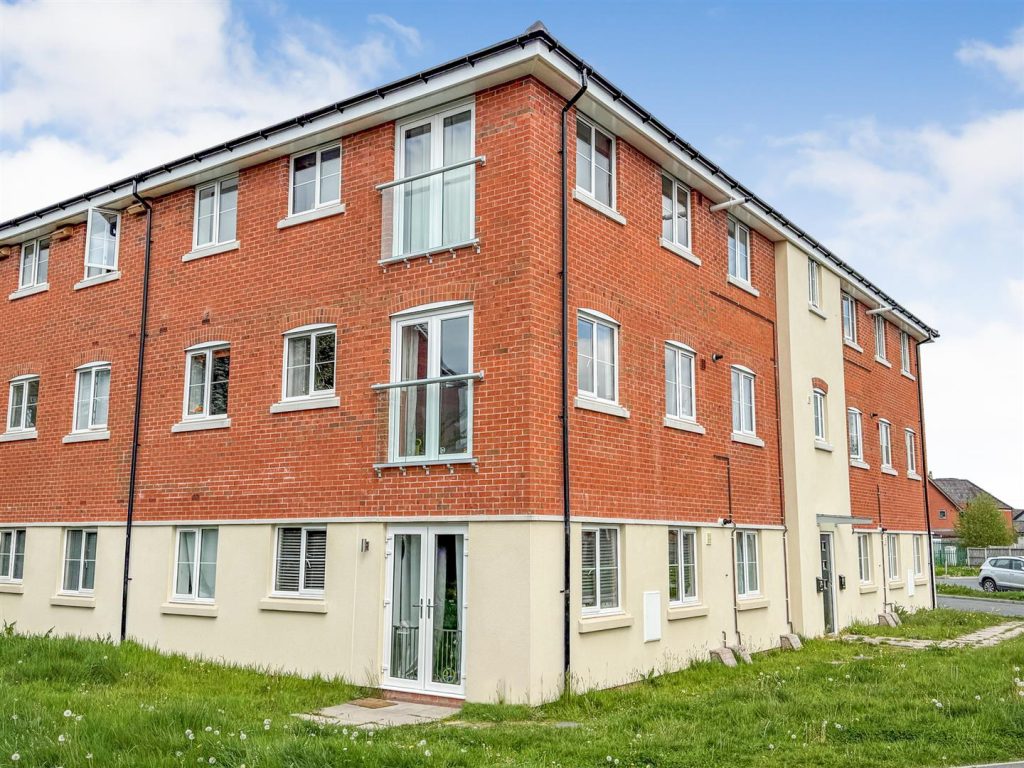 Lovett Place, Gobowen