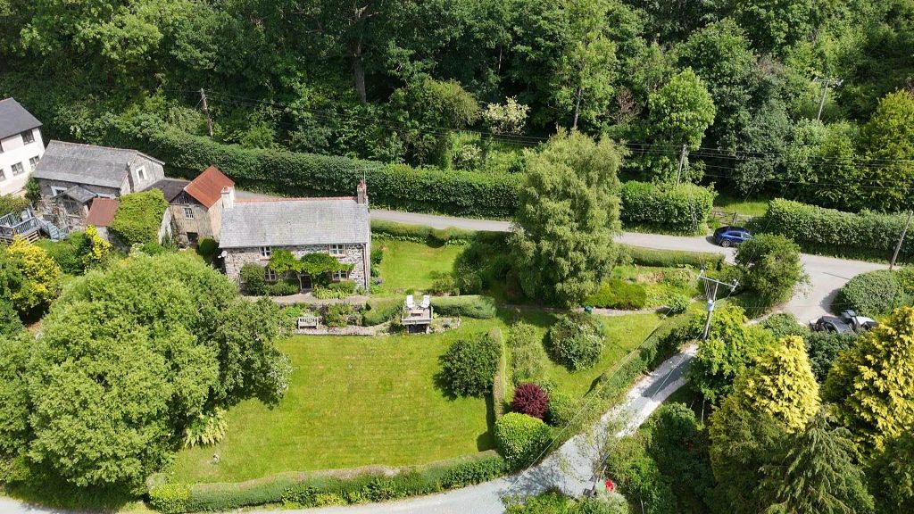 Commins, Llanrhaeadr-Ym-Mochnant