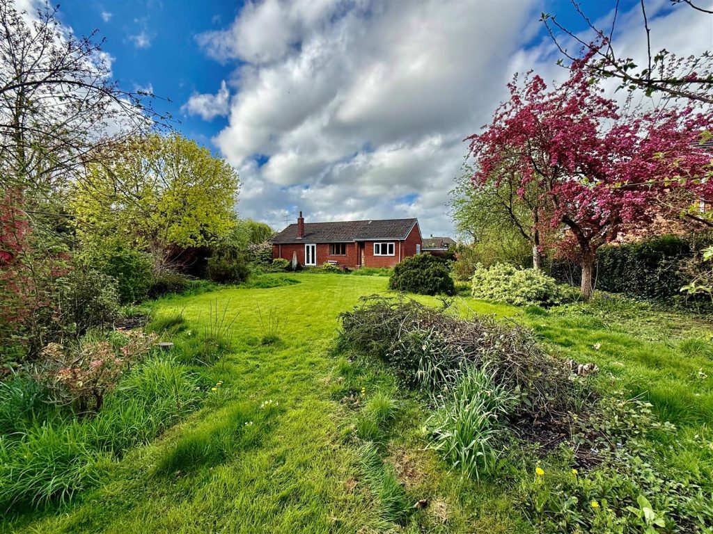 Yew Tree Avenue, Whittington