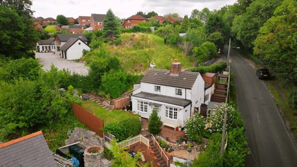 Singrett Hill, Llay, Wrexham