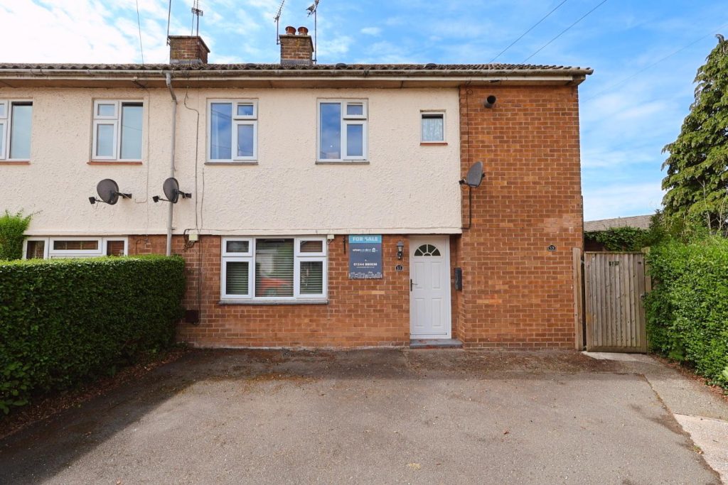 Queens Crescent, Upton