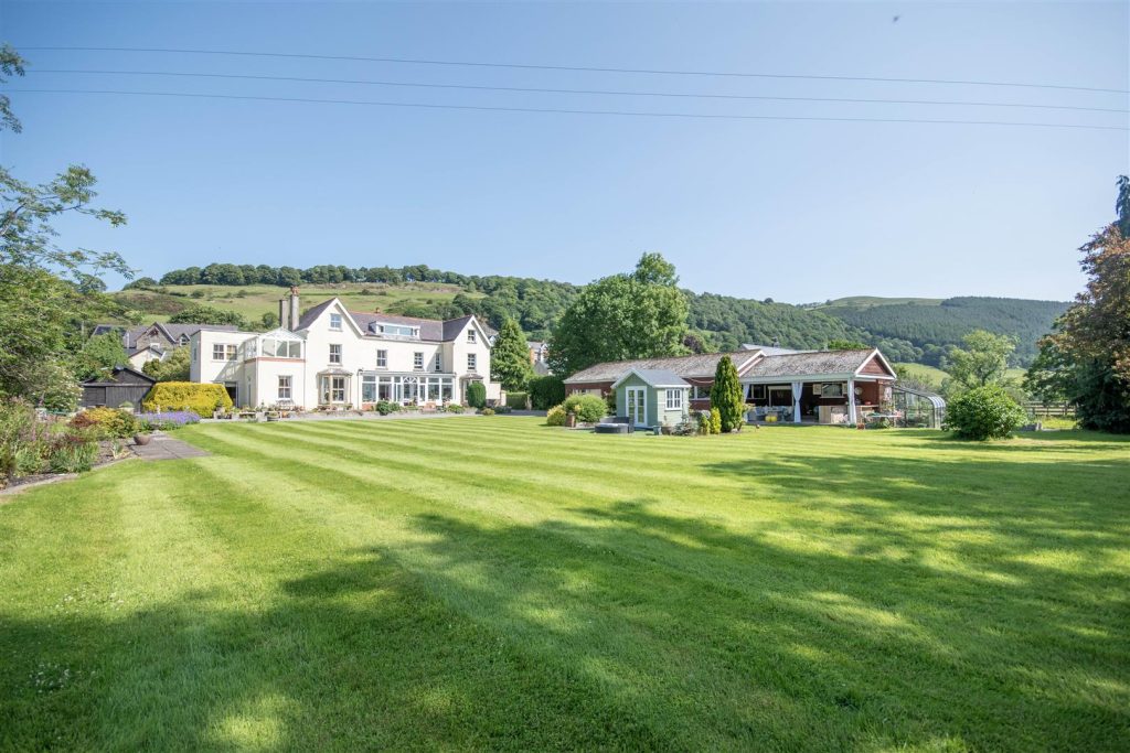 Carrog, Corwen