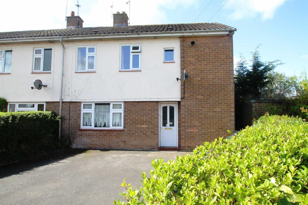 Queens Crescent, Upton