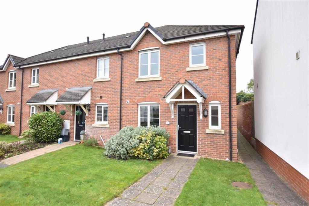 Maddocks Close, Farndon, Chester