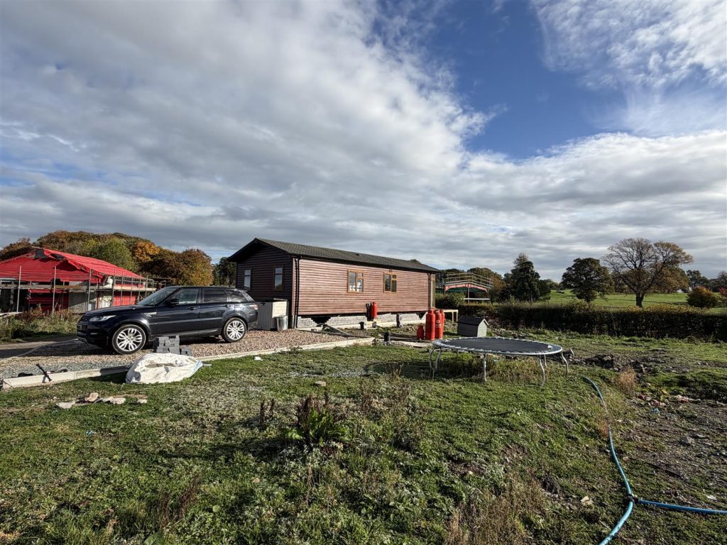 Henley Lane, Gobowen