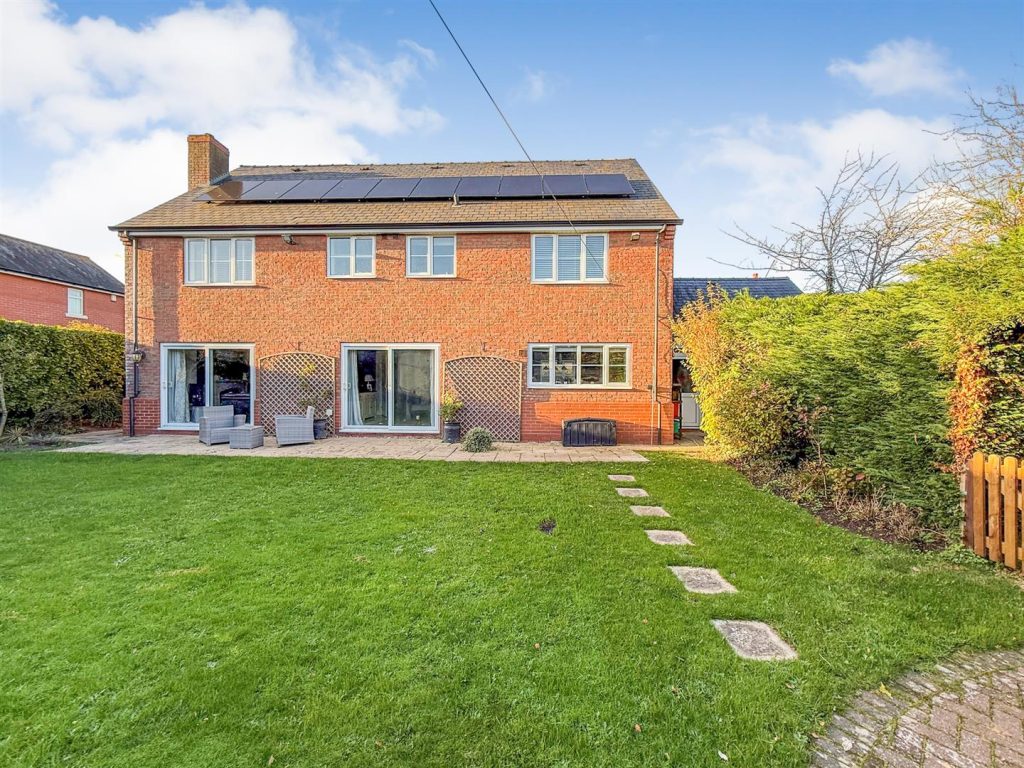 Blythe House, Arddleen,