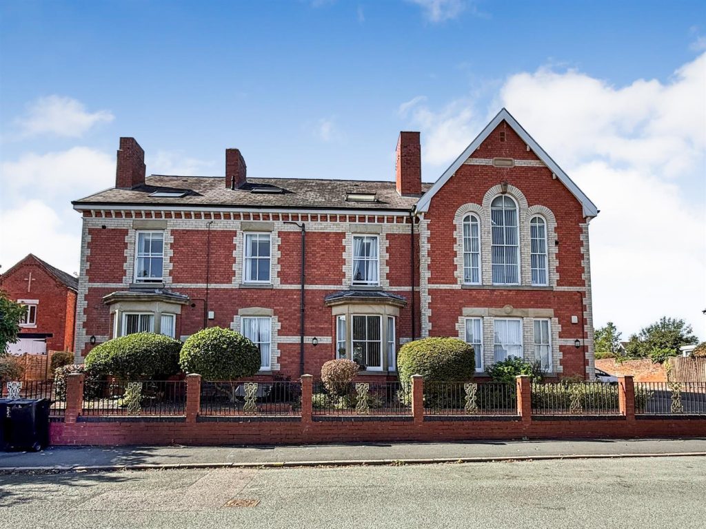 Queens Park House, Queens Road, Oswestry