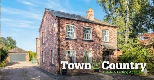 Chapel Street, Holt, Wrexham