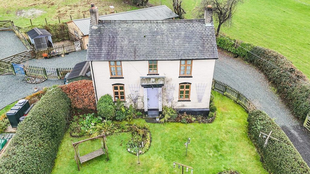 Pen-Y-Garnedd, Llanrhaeadr Ym Mochnant