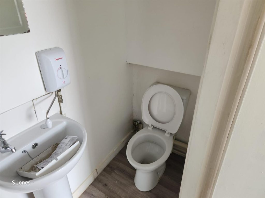 Flat 5 Market Street, Rhosllanerchrugog