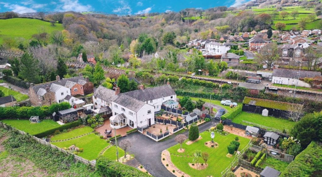 Holly Bush Bach, Cefn-Y-Bedd, Wrexham