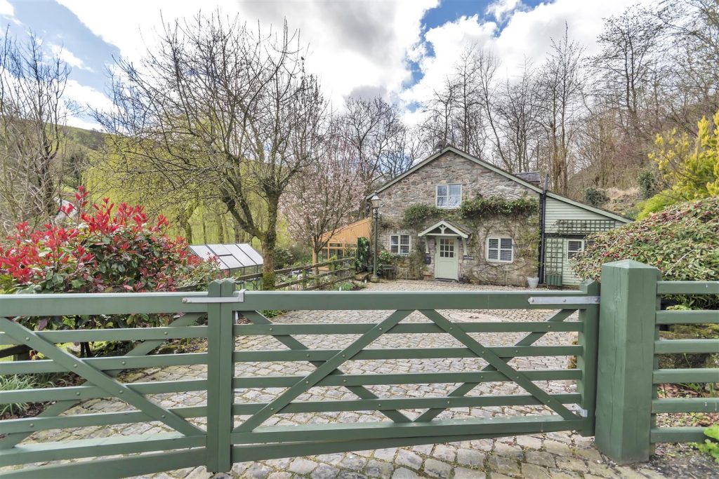 Pen-Y-Bont-Fawr, Oswestry