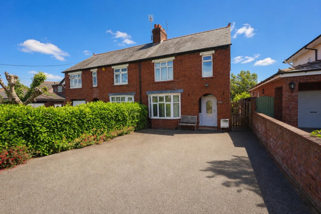 Clapper Lane, Gresford, Wrexham