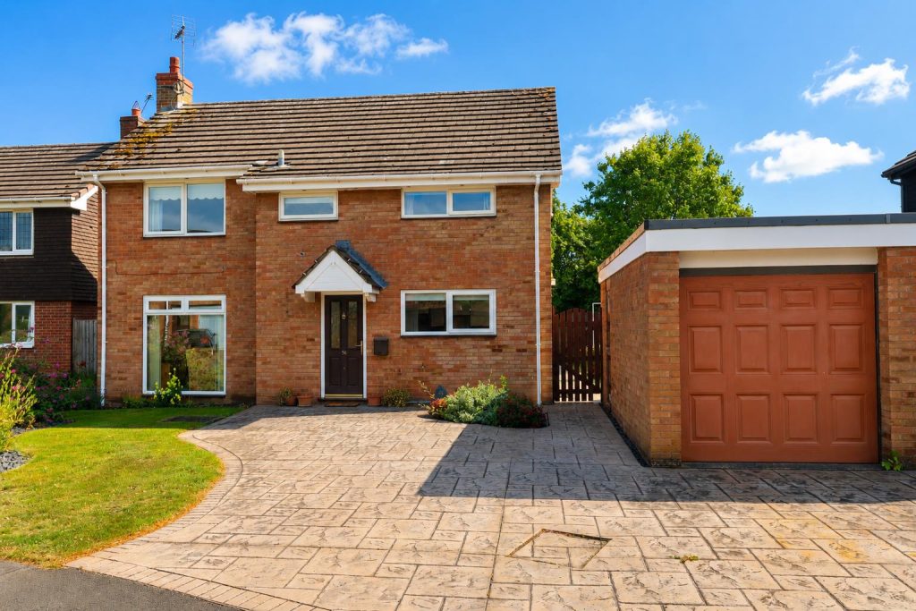 St. Peters Way, Mickle Trafford, Chester