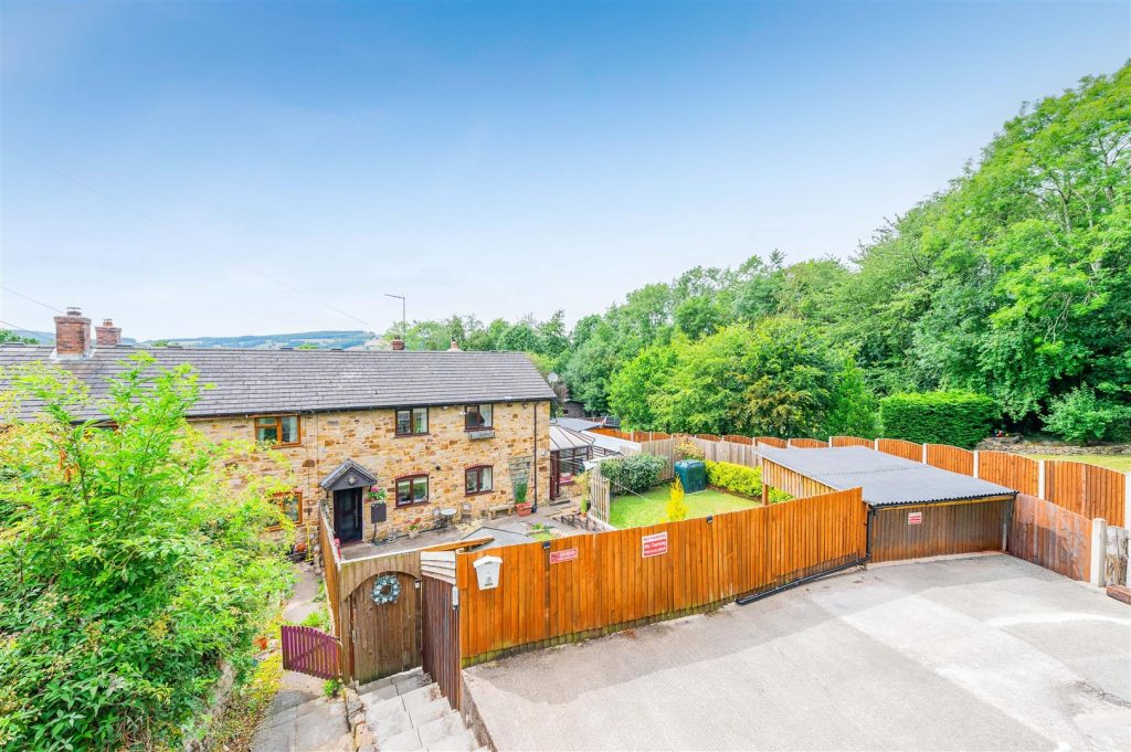 Forest Hills, Chirk