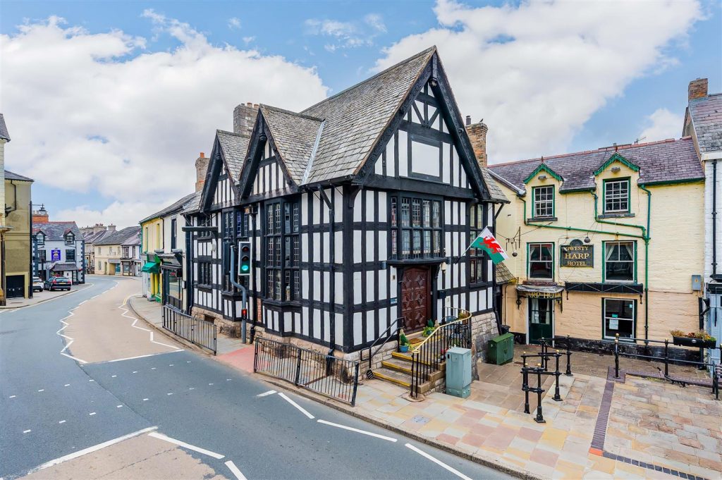 The Square, Corwen